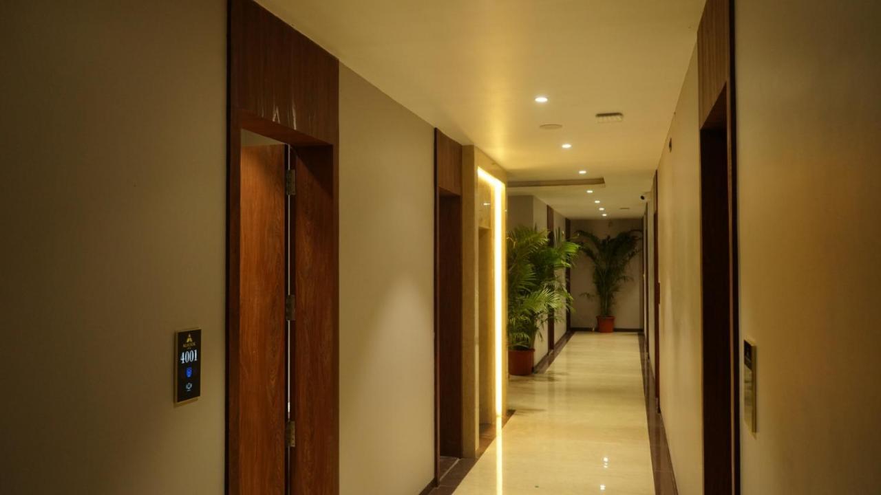 Alaukik Hotel Shirdi Buitenkant foto