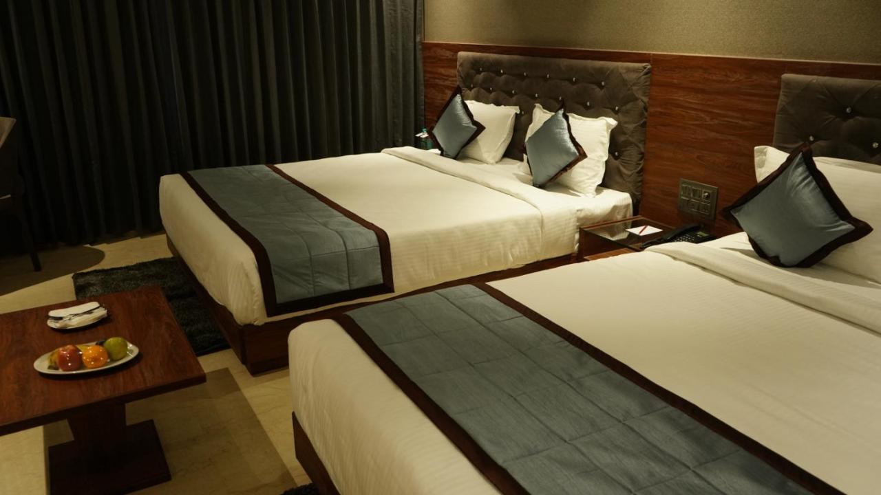 Alaukik Hotel Shirdi Buitenkant foto