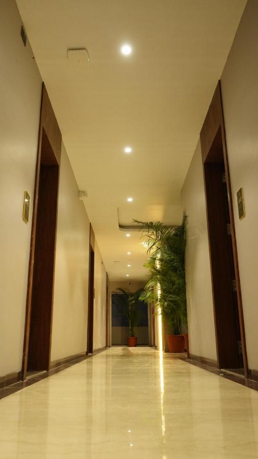 Alaukik Hotel Shirdi Buitenkant foto