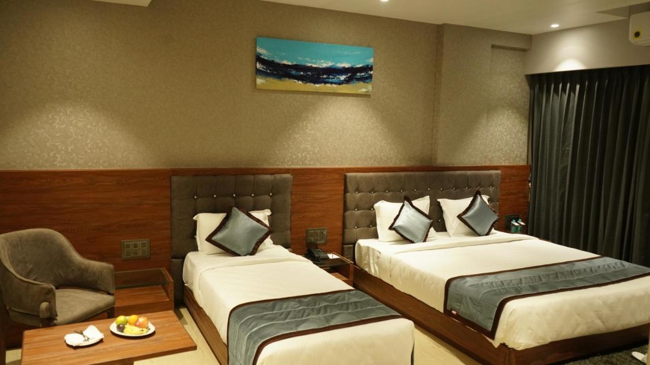 Alaukik Hotel Shirdi Buitenkant foto