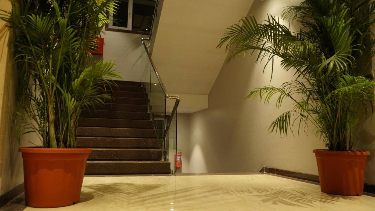 Alaukik Hotel Shirdi Buitenkant foto
