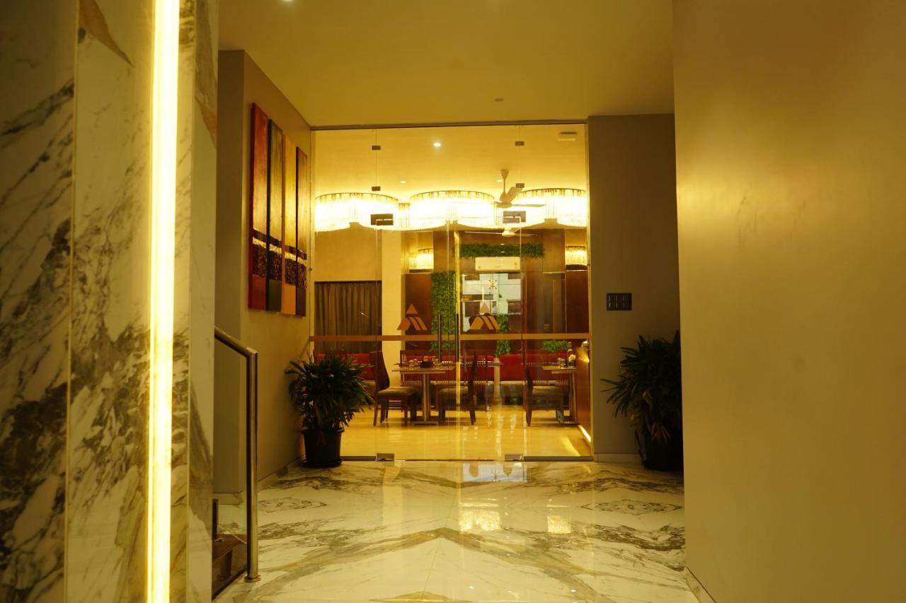 Alaukik Hotel Shirdi Buitenkant foto