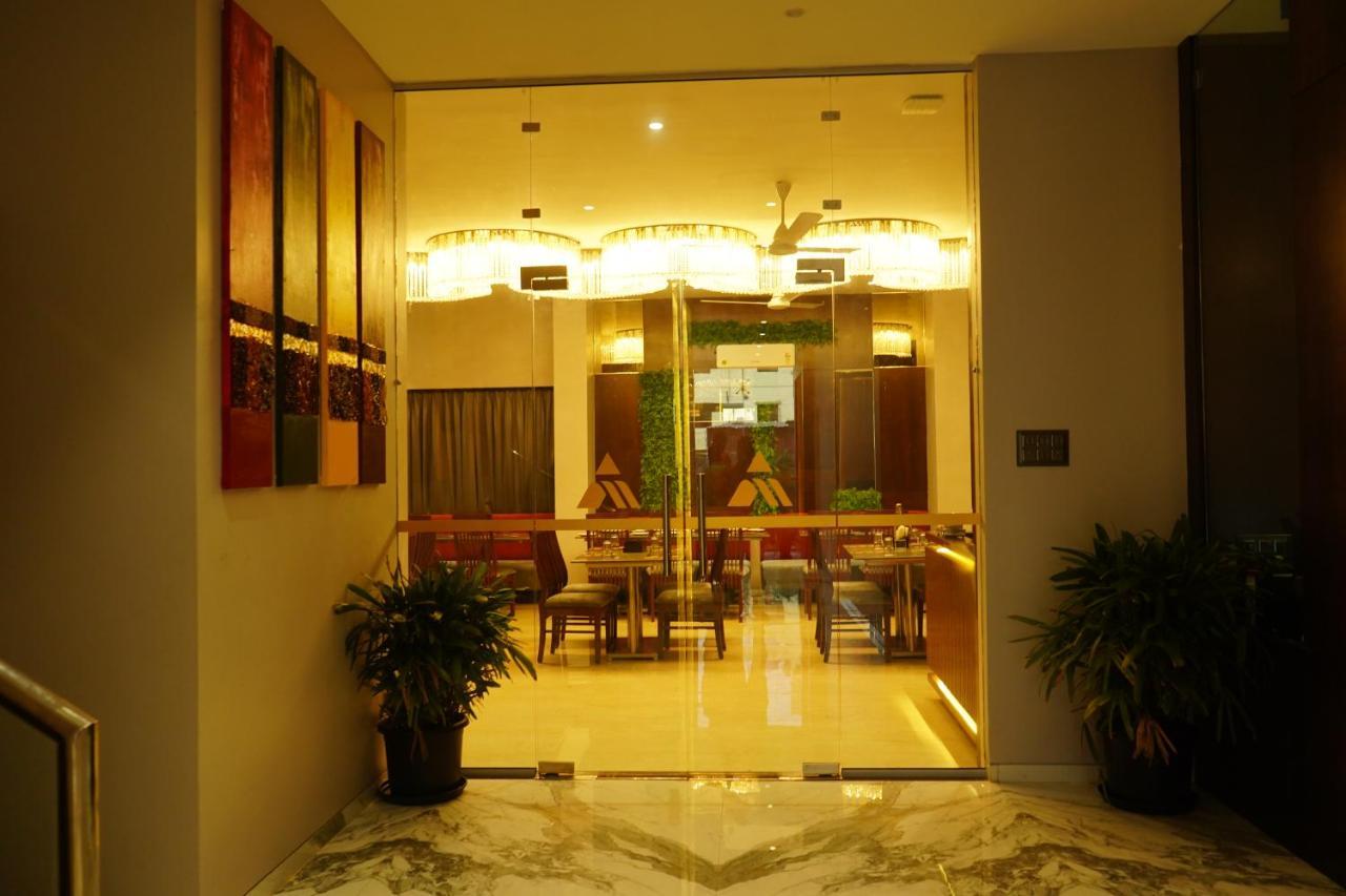 Alaukik Hotel Shirdi Buitenkant foto
